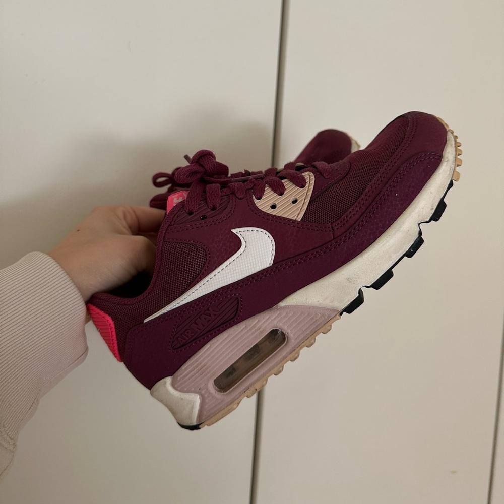 Womens burgundy air max (no box).